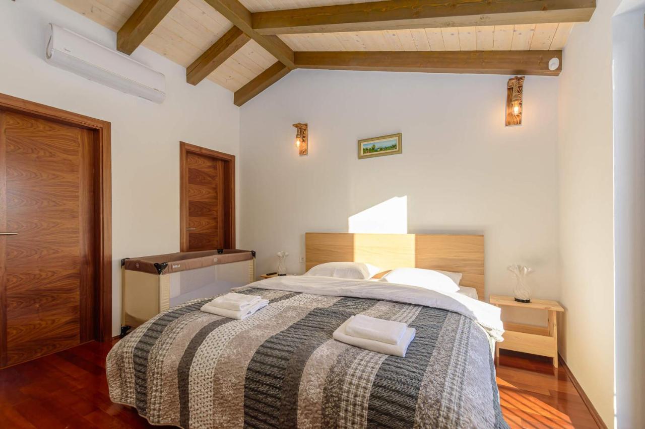 Villa David - Luxurious Secluded Villa With A Heated Pool Butkovići Exteriér fotografie