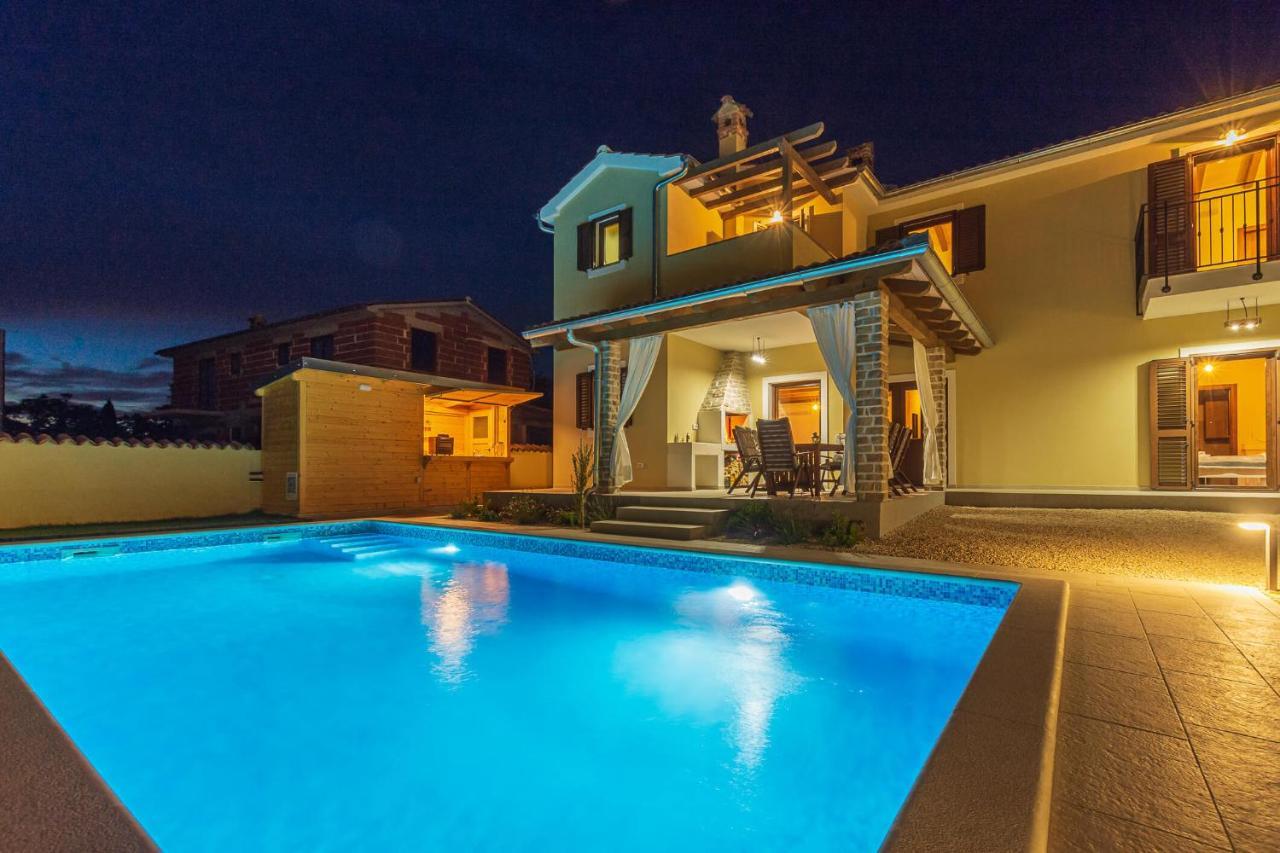 Villa David - Luxurious Secluded Villa With A Heated Pool Butkovići Exteriér fotografie