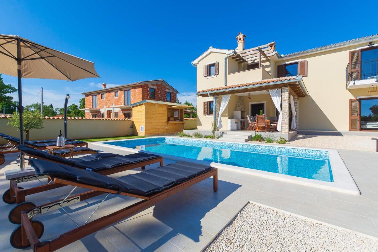 Villa David - Luxurious Secluded Villa With A Heated Pool Butkovići Exteriér fotografie