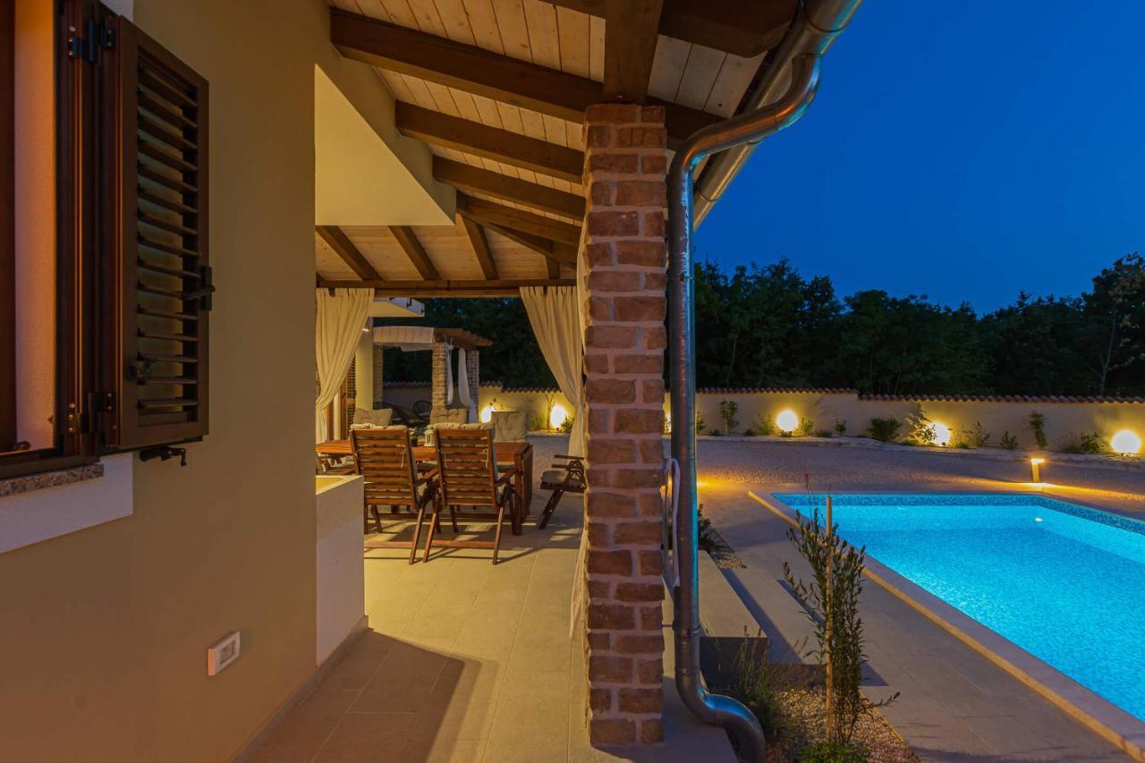 Villa David - Luxurious Secluded Villa With A Heated Pool Butkovići Exteriér fotografie