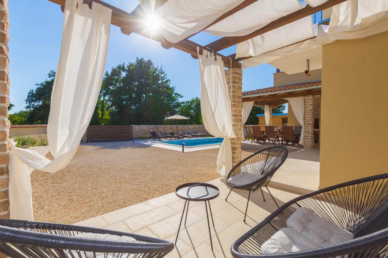 Villa David - Luxurious Secluded Villa With A Heated Pool Butkovići Exteriér fotografie