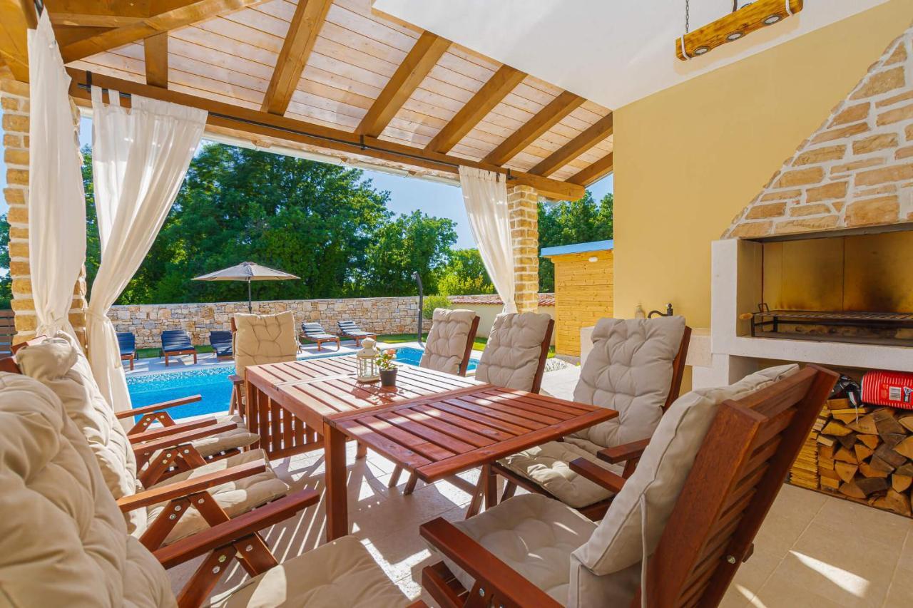 Villa David - Luxurious Secluded Villa With A Heated Pool Butkovići Exteriér fotografie